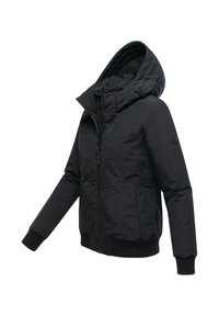 Veste noire à capuche avec fermeture éclair à l'avant, poches latérales, poignets côtelés et doublure matelassée, montrée en angle trois-quarts.