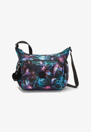 Borsa a spalla con motivo floreale in blu, viola e nero. Presenta una tracolla regolabile, tasche con zip e un charm a pompon in pelliccia.