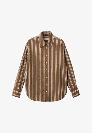 Cămașă maro cu mâneci lungi, nasturi, dungi verticale albe și negre, guler ascuțit și manșete cu nasturi.