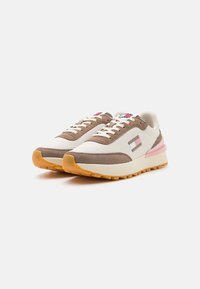Tommy Jeans W TECH RUNNER ESS - Zapatillas - dusky taupe