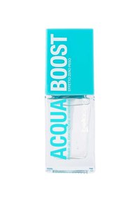 Bottiglia di vetro trasparente con una base quadrata. Coperchio blu con "BOOST" e "ACQUA" stampati in bianco. Il liquido all'interno appare trasparente.