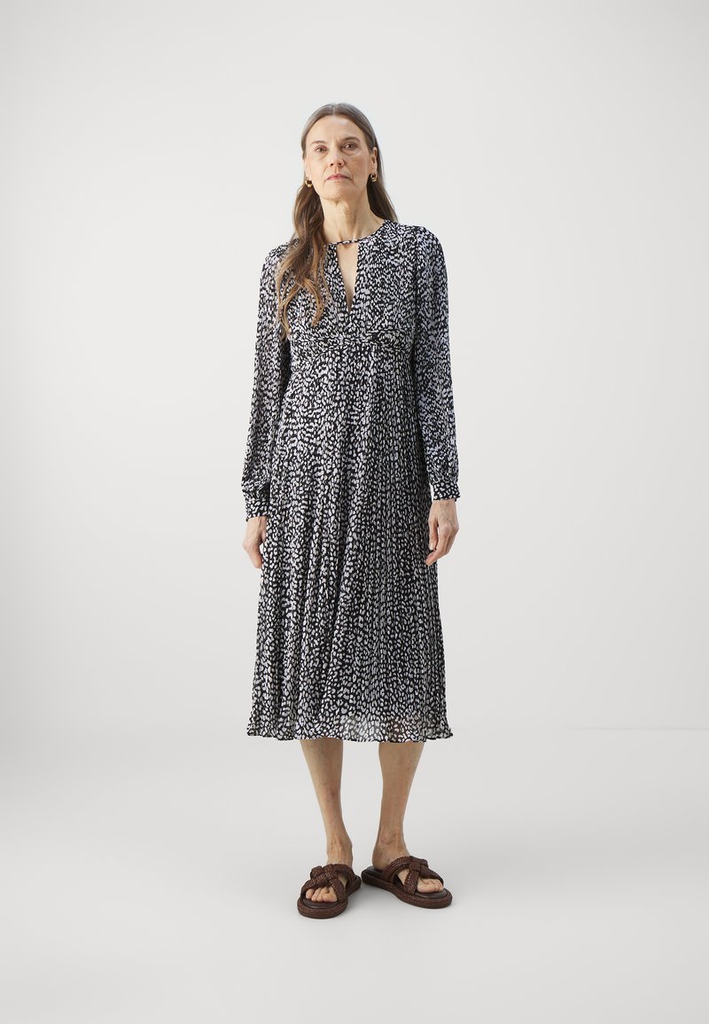 michael kors black white dress Olivia Pope's Michael Kors dress  Blog  New Dress A Day