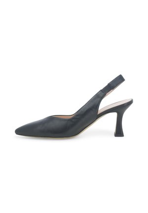 Scarpa slingback con tacco alto in pelle nera con punta appuntita e tacco a blocco curvo su sfondo bianco.