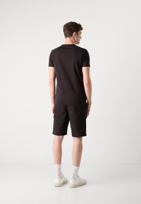 Thumbnail Image 5