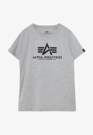 Pelēka kokvilnas T-krekls ar īsām piedurknēm un apaļu kakla izgriezumu. Uz tā ir melns drukāts logotips ar stilizētām burtiem un grafisku dizainu.