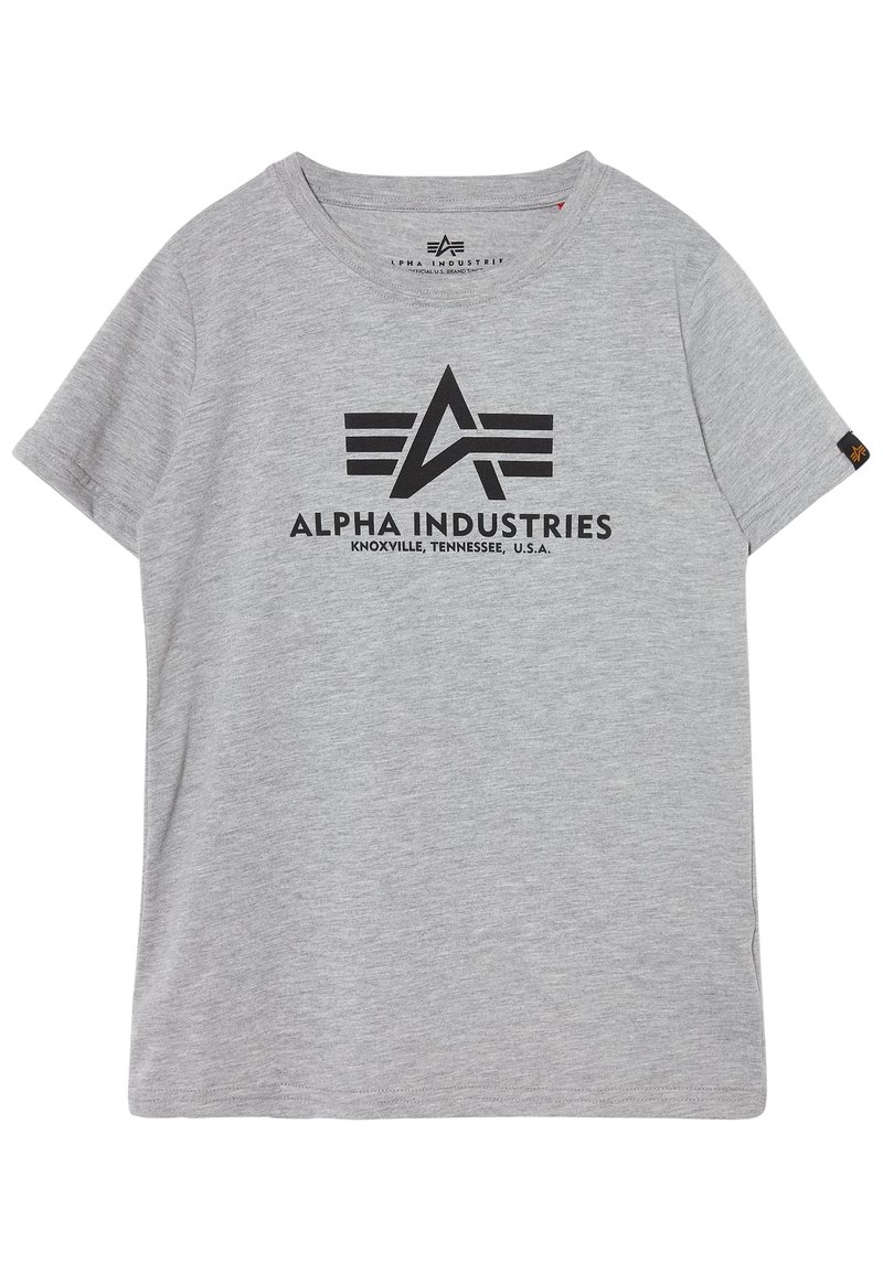 Pelēka kokvilnas T-krekls ar īsām piedurknēm un apaļu kakla izgriezumu. Uz tā ir melns drukāts logotips ar stilizētām burtiem un grafisku dizainu.