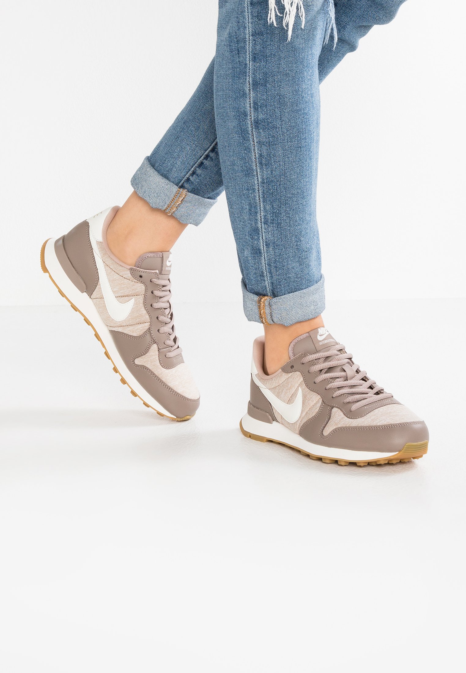 nike internationalist sepia stone