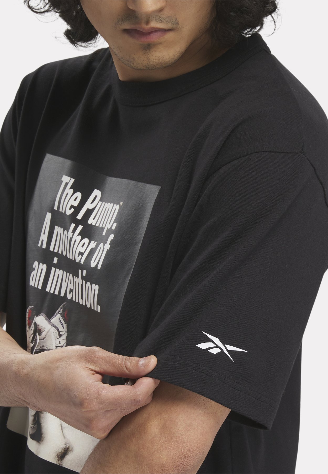 GRAPHIC SHORT SLEEVE BASKETBALL PUMP
