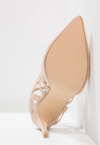 Dorothy Perkins Korolliset sandaalit - beige