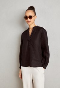 Marc O'Polo - BLOUSE STAND UP COLLAR WITH V-NECK LONG SLEEVE - Tuunika - black Väikepilt 1