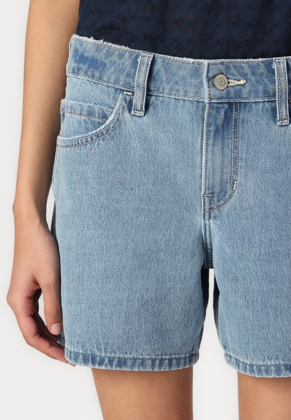 Low-Rise Medium Wash Baggy Denim Shorts 5" - Denim shorts - malibu4