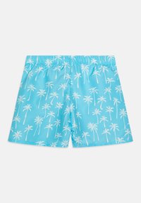 Shorts de bain bleus avec un motif de palmiers blancs, ceinture élastique et tissu synthétique lisse. Pas de poches latérales ni d'embellissements.