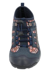 Scarpe da trekking blu navy con tomaia in tessuto floreale, suola in gomma, lacci elastici e colletto imbottito per il comfort. Punta rinforzata e accenti laterali.