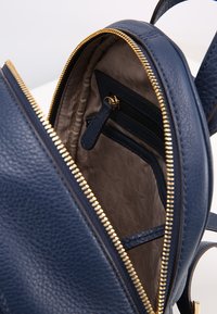 MICHAEL Michael Kors RHEA ZIP BACKPACK - Rygsække - navy