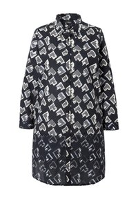 Robe chemise noire à manches longues avec un motif géométrique abstrait blanc et gris et un col classique.