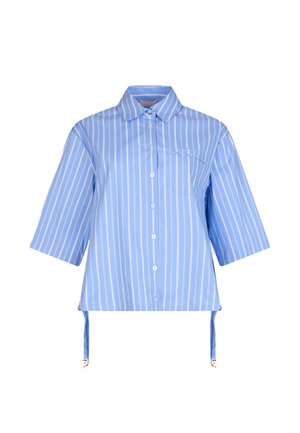 Jasnoniebieska koszula na krótki rękaw z białymi pionowymi paskami, kołnierzykiem na spiczaste zakończenie, kieszenią na piersi oraz regulowanymi paskami zwisającymi z dołu.
