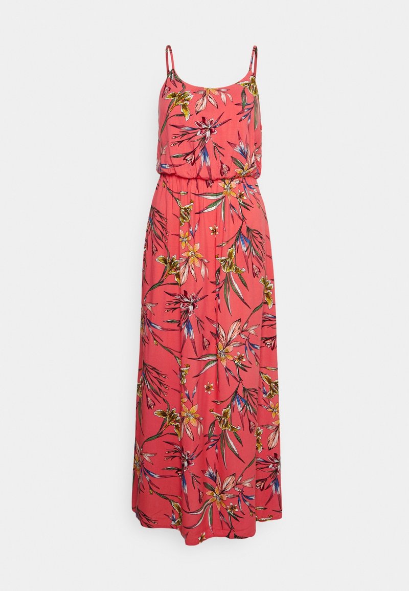 Robe maxi sans manches en corail rose avec de fines bretelles et un motif floral multicolore présentant des feuilles et des fleurs jaunes, blanches et vertes.