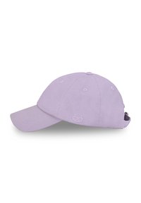Lila pamut sapka ívelt karimával, hat szellőzőnyílással és hátul állítható pánttal, amelyen egy kis logó hímzés található.