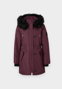 Parka maroon cu glugă căptușită cu blană sintetică, închidere cu butoane, două buzunare frontale și manșoane elasticizate pentru a păstra căldura.