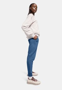 On SWEAT PANTS 3 - Tracksuit bottoms - fjord
