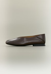Unausgewählt, cabernet umber-igar casimyra ry