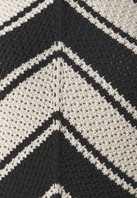 GAP CHEVRON TANK - Toppi - black combo