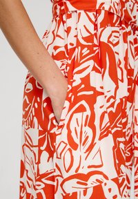 s.Oliver MET PRINT ALL-OVER - Lühikeste varrukatega bodi - hellorange