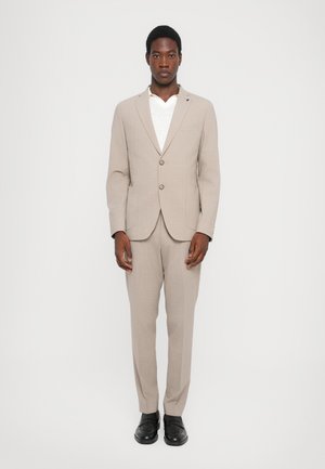 LIGHT TRAVEL SUIT - Anzug - beige