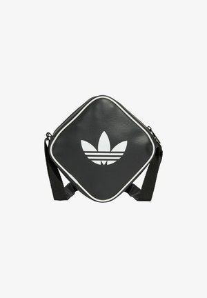 Borsa a tracolla in pelle nera con forma a diamante, rifiniture bianche e un grande logo Adidas bianco con il design delle tre strisce sul davanti.