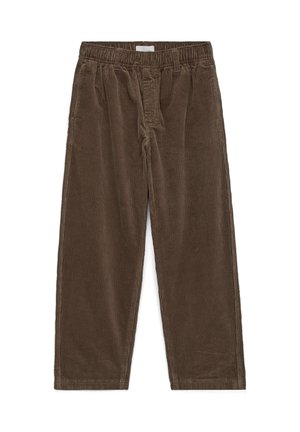 Pantalones marrones de pana de pierna ancha con cintura elástica y bolsillos laterales, mostrados extendidos sobre un fondo blanco.
