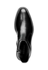 Botín de cuero negro con un diseño elegante, punta afilada, cremallera lateral y un discreto logotipo en el forro interior. Acabado suave y brillante.