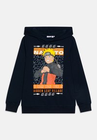 Felpa navy con un design grafico di un personaggio con capelli gialli che indossa una giacca arancione e un cerchietto. Il testo include "Villaggio della Foglia Nascosta."
