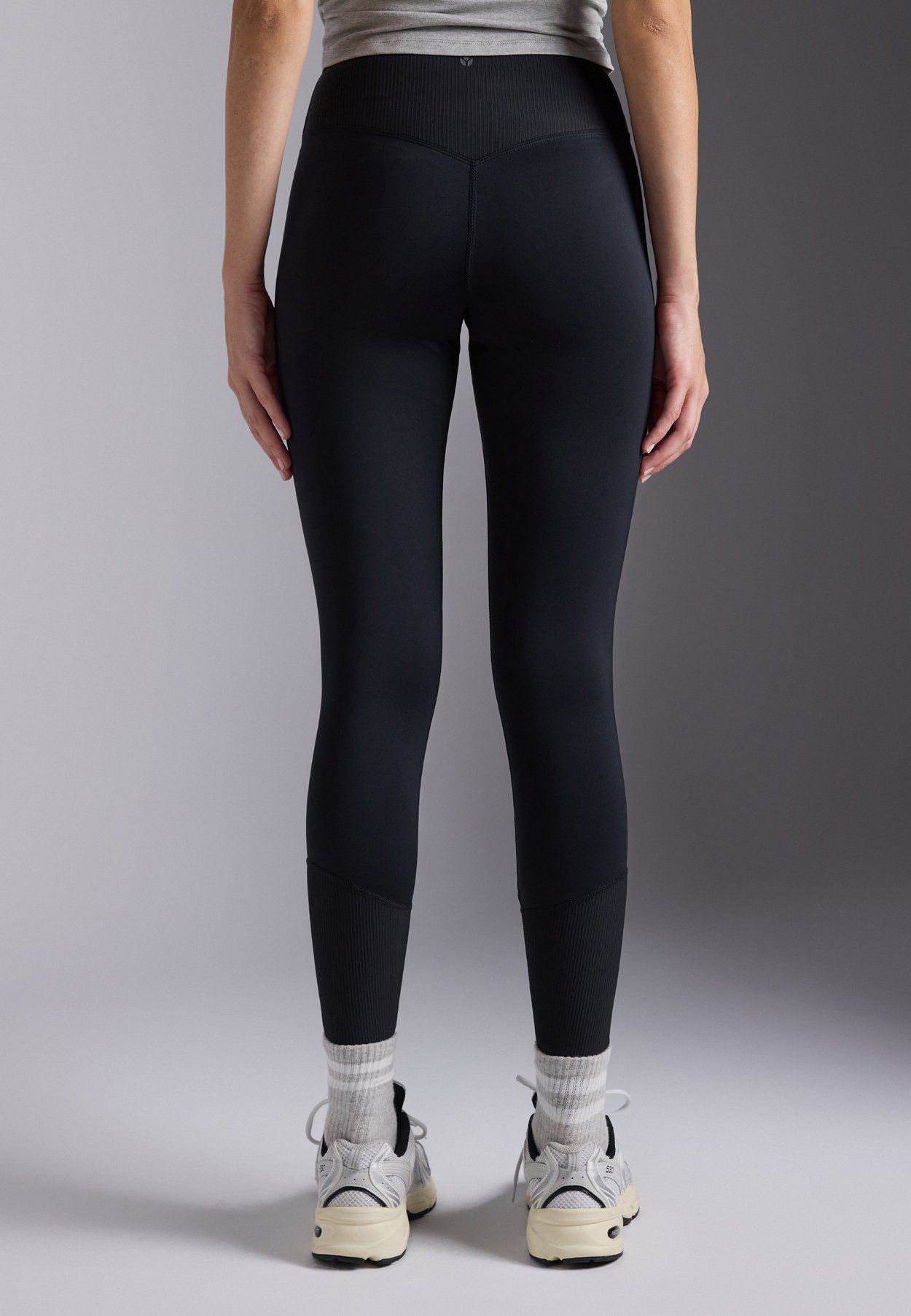 QUICK DRY FULL LENGTH HIGH RISE LEGGING