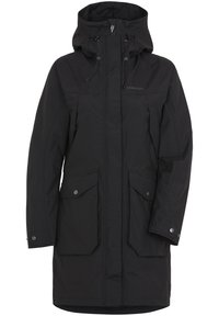 Longue veste noire imperméable avec capuche, fermeture éclair devant, deux grandes poches à rabat et cordons ajustables au niveau du col et des poignets.