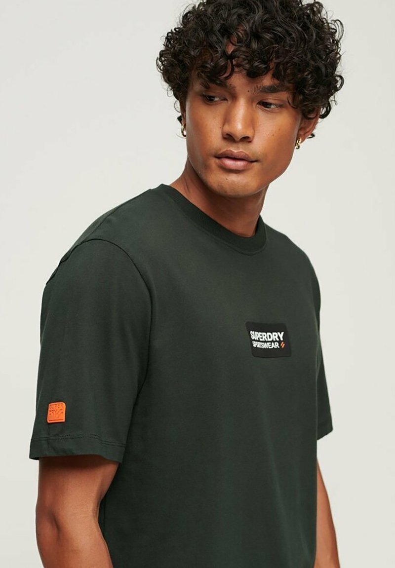 adidas middle logo t shirt