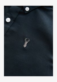 Nem kiválasztott, dark navy