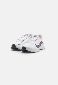 Nike Performance W NIKE SUPERREP GO 3 FLYKNIT - Sapatilha de treino - summit white/white/bright crimson/blackened blue