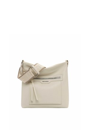 Beige Leder-Umhängetasche mit breitem, verstellbarem Riemen, vorderer Reißverschlusstasche und dezentem Markenlogo auf der Tasche.