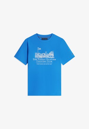 Niebieski krótki rękaw T-shirt z białym rysunkiem linii przedstawiającym klub, flagę i napis „The Tommy Hilfiger Country Club” na przodzie.