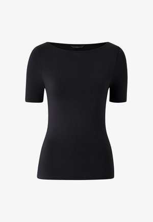 Czarna koszulka z krótkim rękawem, wykonana z gładkiego materiału, z szerokim dekoltem i dopasowanym krojem. Prosty design, bez widocznych wzorów czy akcentów.