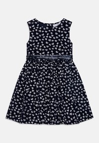 Námořnické modré bezramínkové šaty s bílými vzory srdíček, nařasená sukně a dekorativní detail v pase. Bavlněná tkanina s hladkým povrchem.
