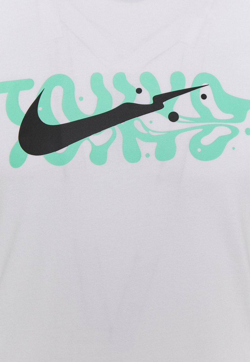 Nike Performance Dry Tee Tokyo T Shirt A Manches Longues White Blanc Zalando Fr