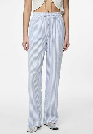 Pantalons à rayures bleu clair et blanches, coupe décontractée avec une taille élastique et un cordon de serrage. Comprend des poches latérales, un tissu fluide et une coupe droite.
