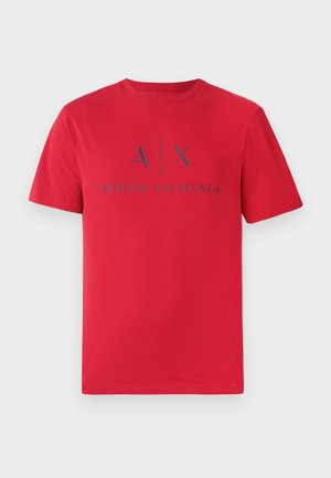Piros pamut póló rövid ujjakkal. Az elején kék "A|X ARMANI EXCHANGE" logó található. Klasszikus kerek nyakú kialakítás.