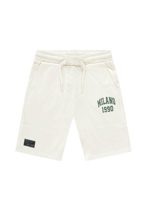 Crèmekleurige shorts met trekkoord, zijzakken, groene tekst "MILANO 1990" op het rechterbeen en een zwart label aan de zoom van het linkerbeen.