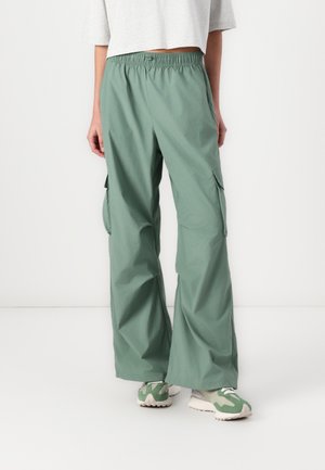New Balance PANT - Cargo trousers - dark juniper