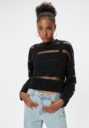 - Bluzka z długim rękawem