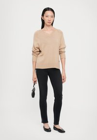 Armani Exchange Testhezálló fazon - black