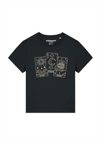 Schwarzes Baumwoll-T-Shirt mit goldenen Grafiken von drei Tarotkarten: "Die Sonne", "Der Mond" und "Schicksal", mit detaillierten Illustrationen.