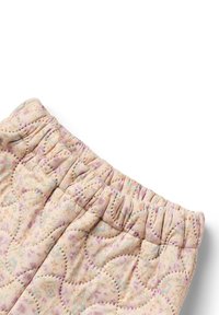 Vadderade tygbyxor med elastisk midja, med ett pastellblommigt mönster i rosa, blå och krämiga toner, med en texturerad yta.